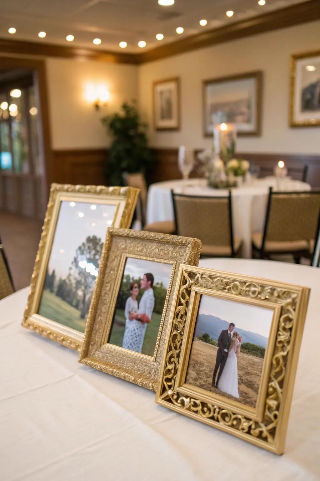 Individualized gilded casing photograph display to get snug recollections.