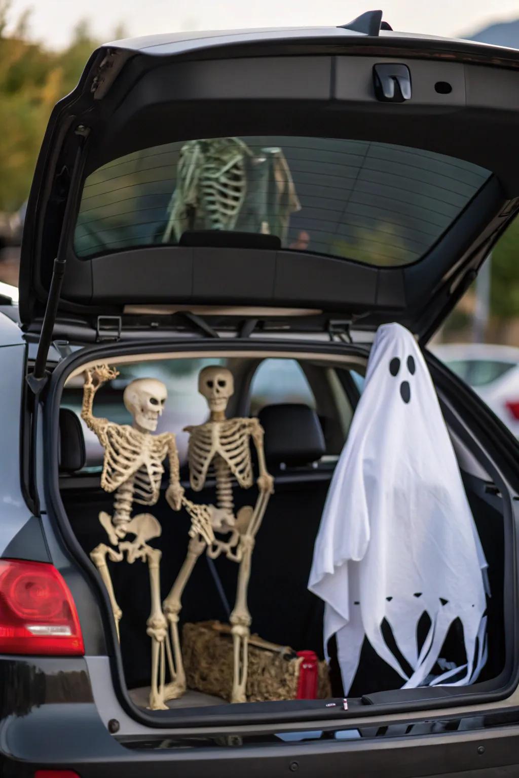 Surprise visitors with animated props that bring your trunk scene to life.