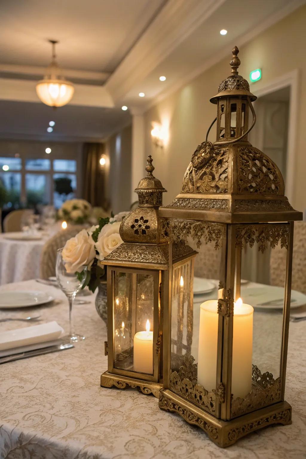 Ageless classic gilded lanterns to get a cozy vibe.